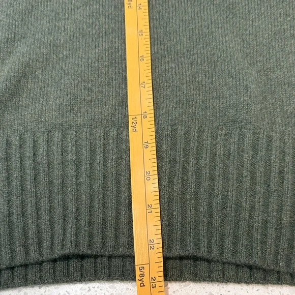 Everlane Dark Green V-Neck recycled cashmere Sweater size medium - Picture 5 of 6